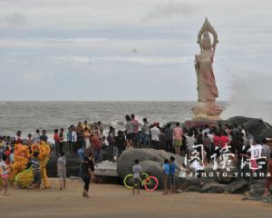 吴川王村港海滩又增二个新景点