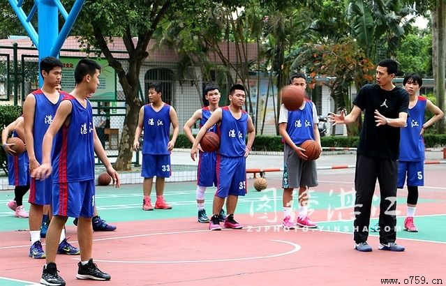 市八中男篮荣获2016年湛江市青少年篮球锦标赛甲组冠军